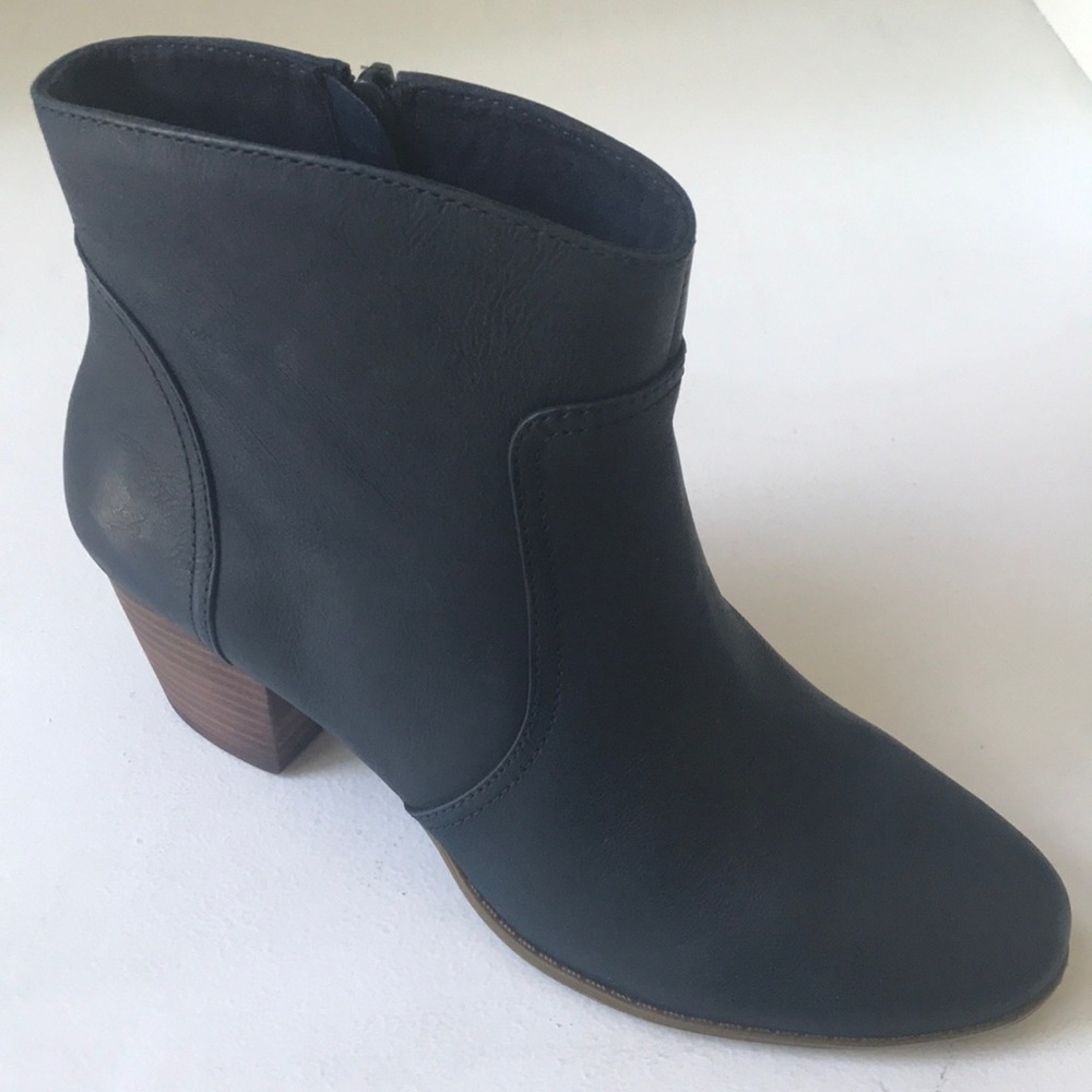 NEW Sole society ankle boot size 8 in washed navy